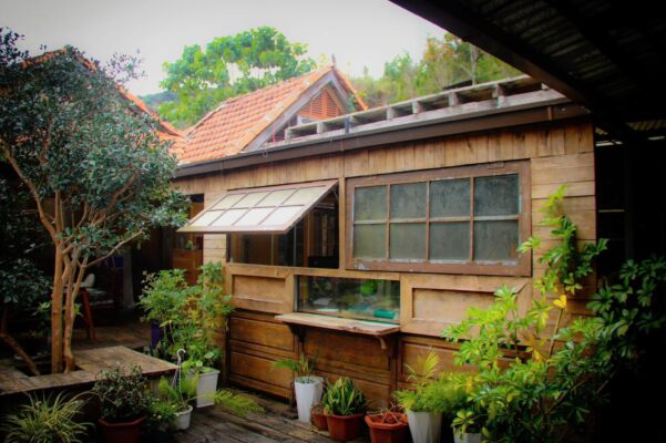 nha bep Neon Film Studio