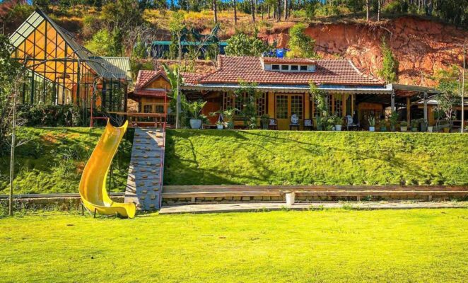 nha lon gia dinh Neon Film Studio